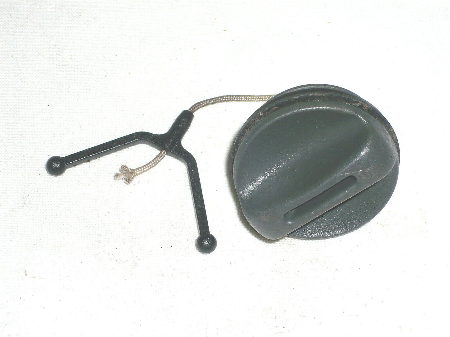 Husqvarna Fuel/Gas Cap for 346 357 362 372 385 394 455 3120 (537215202)